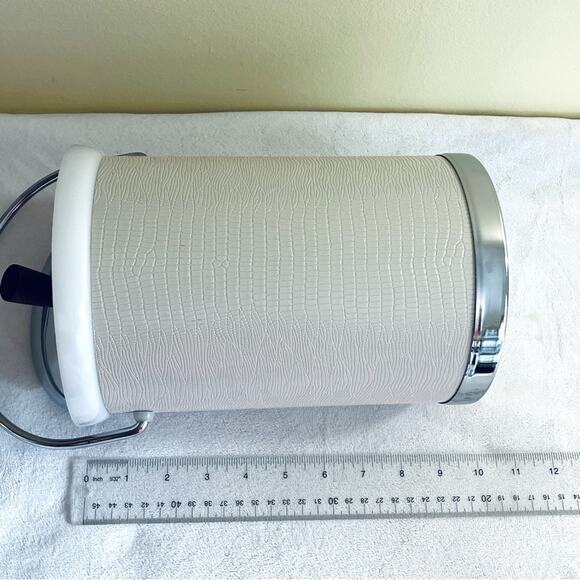 Vintage Kromex Mid Century Modern w/ Chrome Ice Bucket - Picture 8 of 8